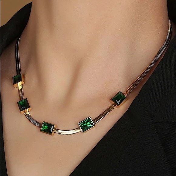 Gold Emerald Green Zircon Charm Pendant Herringbone Snake Flat Necklace - Picture 4 of 8